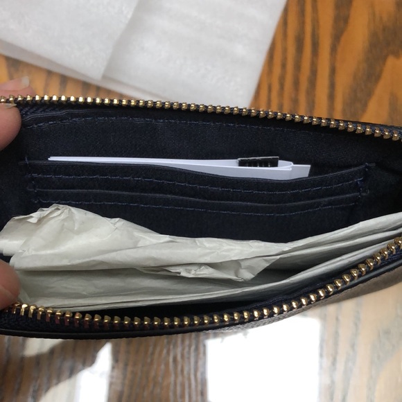 NWT Coach leather zip wristlet - Picture 4 of 5